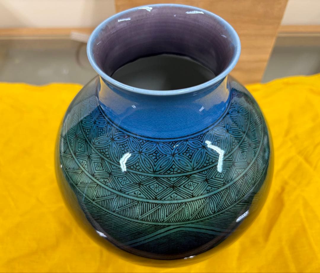 三代徳田八十吉 碧明釉小紋壷 共箱