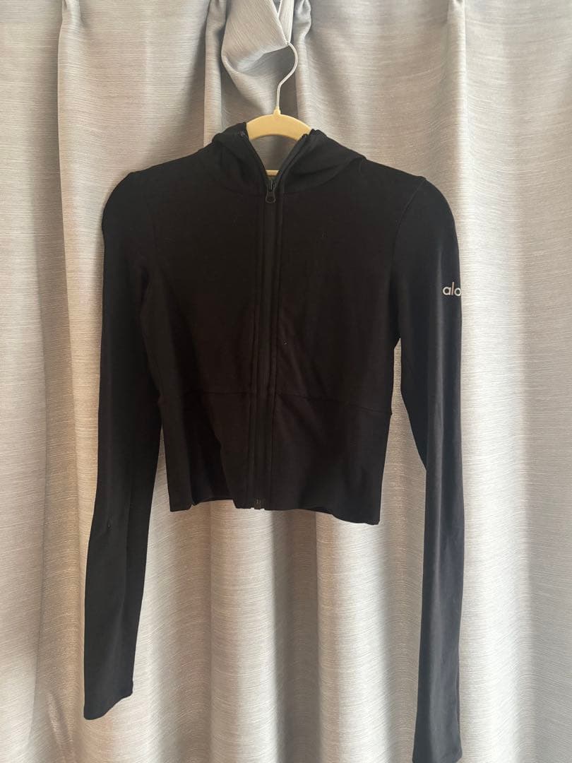 【Alo Yoga 】ブラック フード付きジップアップ