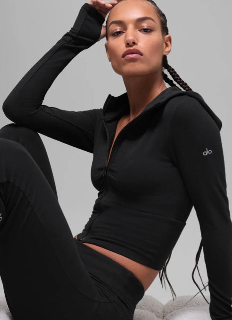 【Alo Yoga 】ブラック フード付きジップアップ
