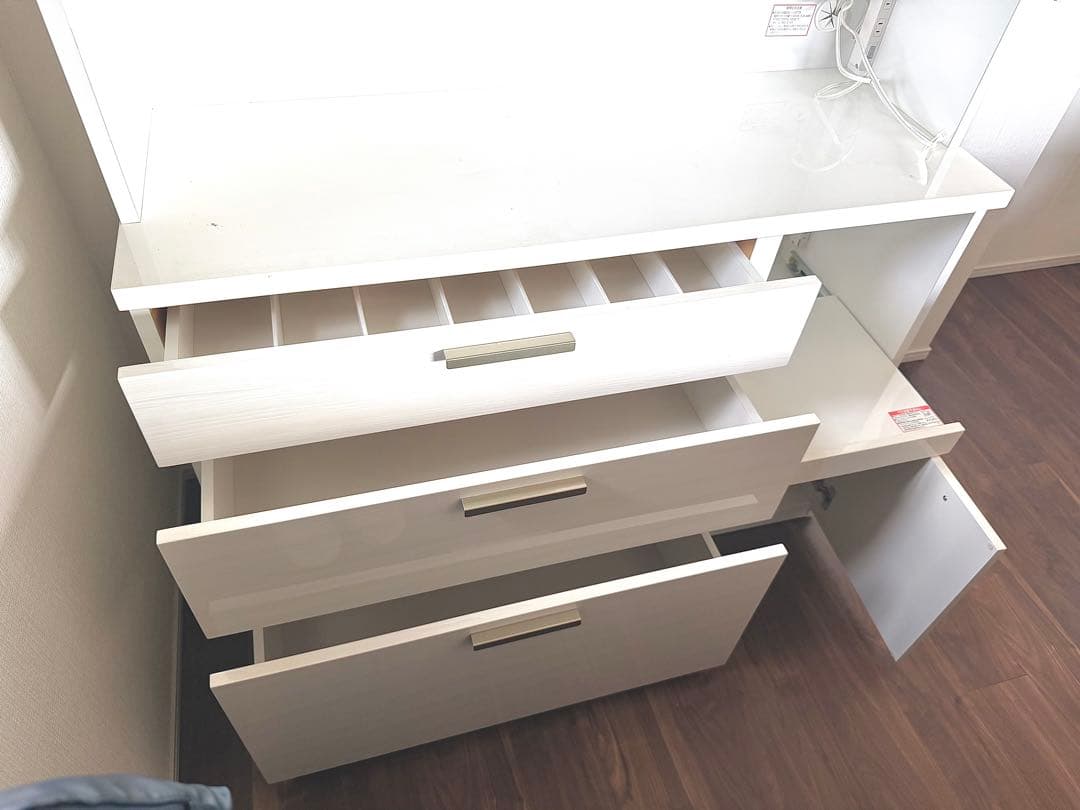 エ*ン様 ニトリ　ホワイト 食器棚 4引き出し 2棚