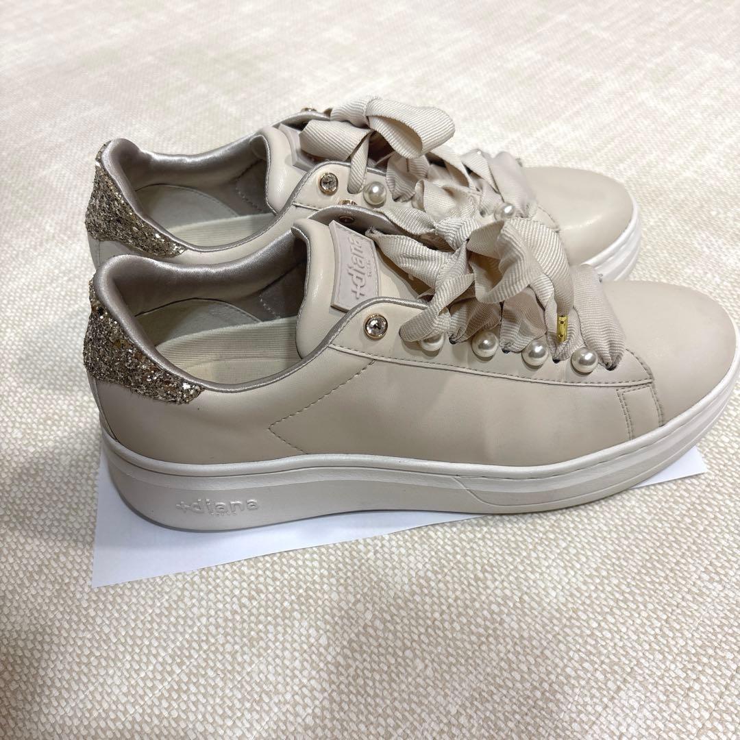 ＋diana（ダイアナ）パールビジュー付きリボンスニーカー　ベージュ24.5cm