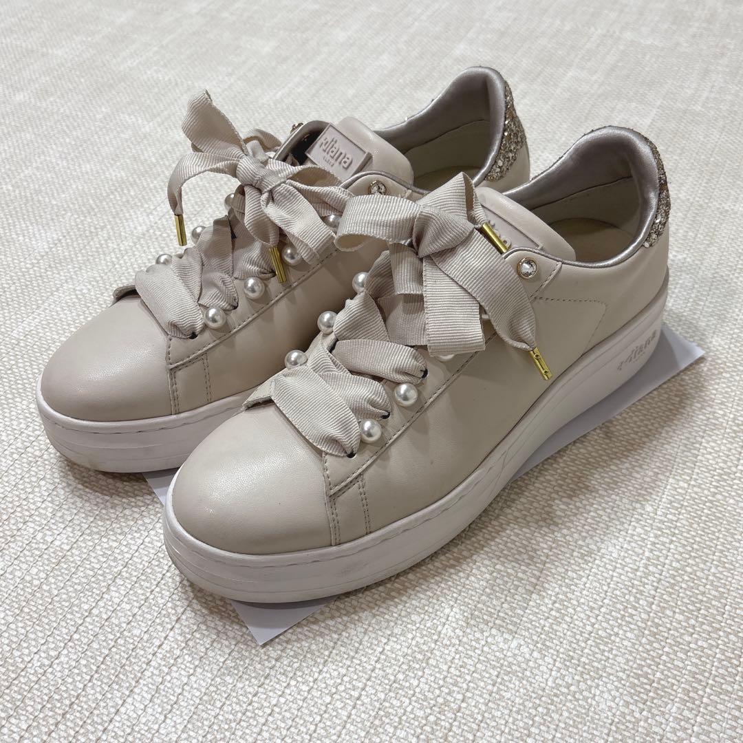 ＋diana（ダイアナ）パールビジュー付きリボンスニーカー　ベージュ24.5cm