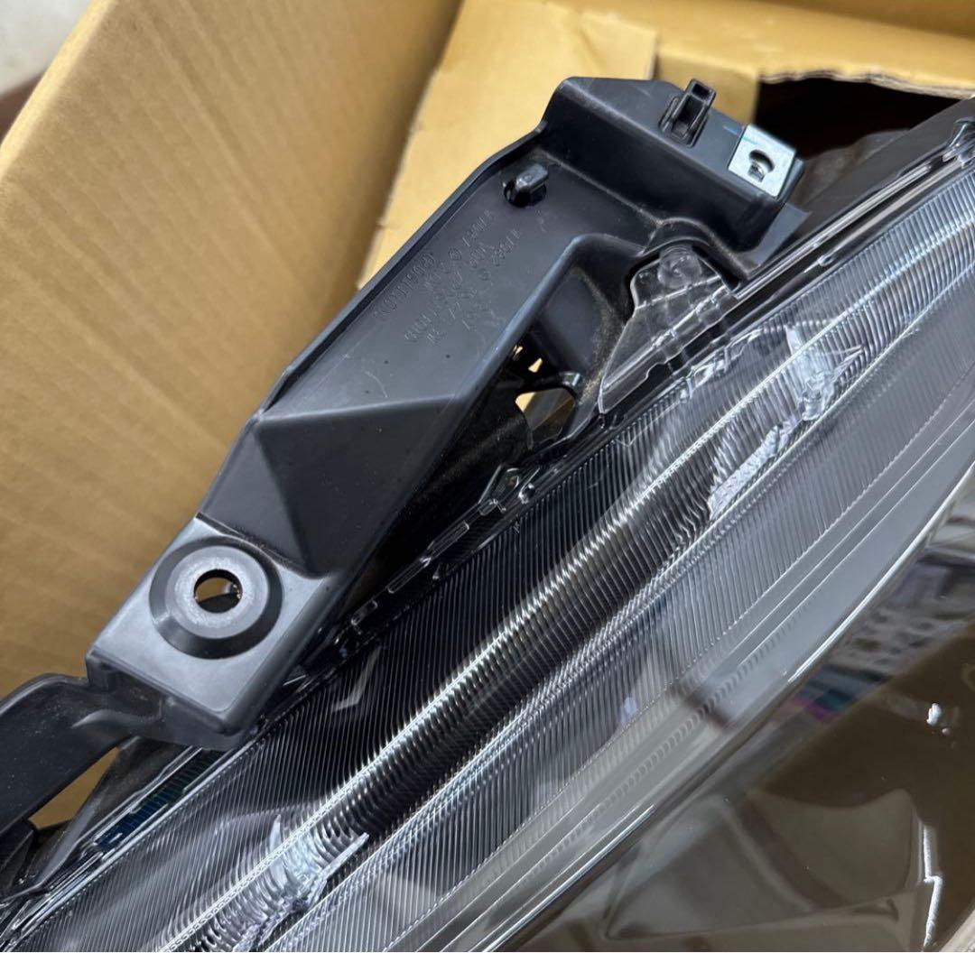 スモークヘッドライト デイタイムランニングライト付き少しダメージがあります。