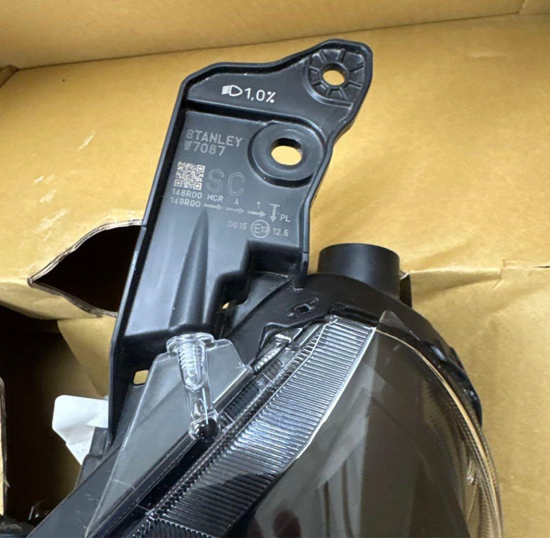 スモークヘッドライト デイタイムランニングライト付き少しダメージがあります。