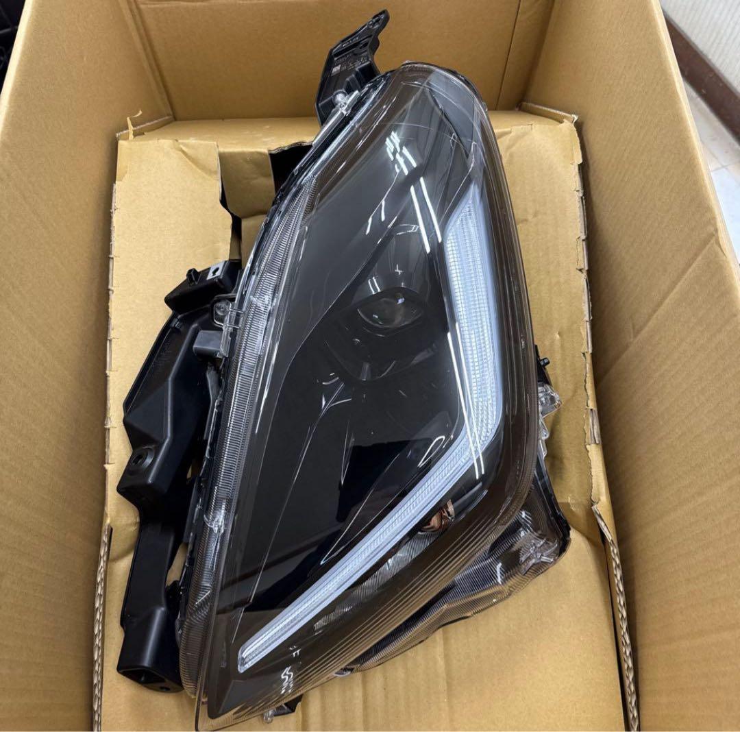 スモークヘッドライト デイタイムランニングライト付き少しダメージがあります。