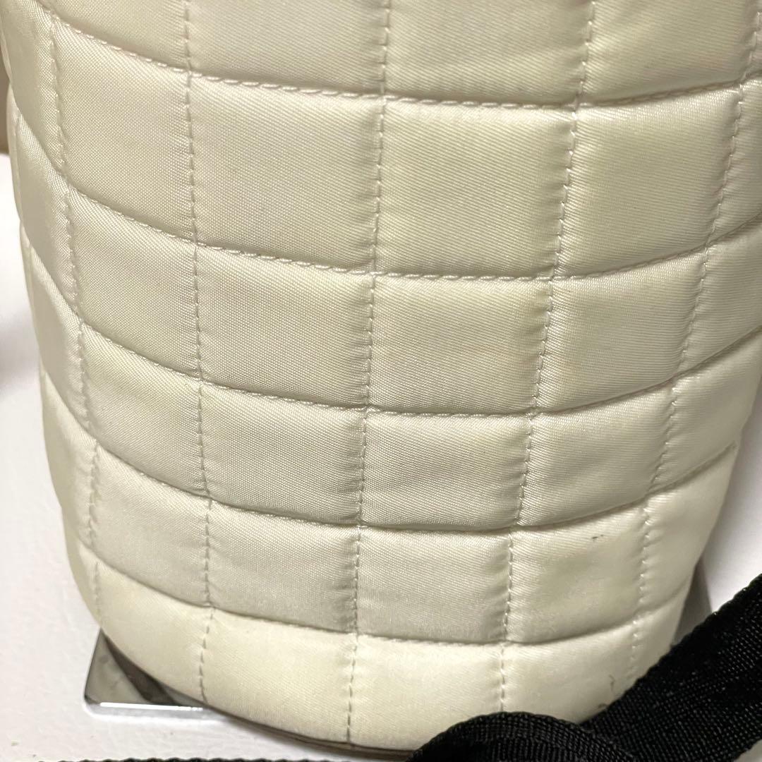 CHANEL ペットボトル入れ ボトルホルダー ココマーク CC アイボリー