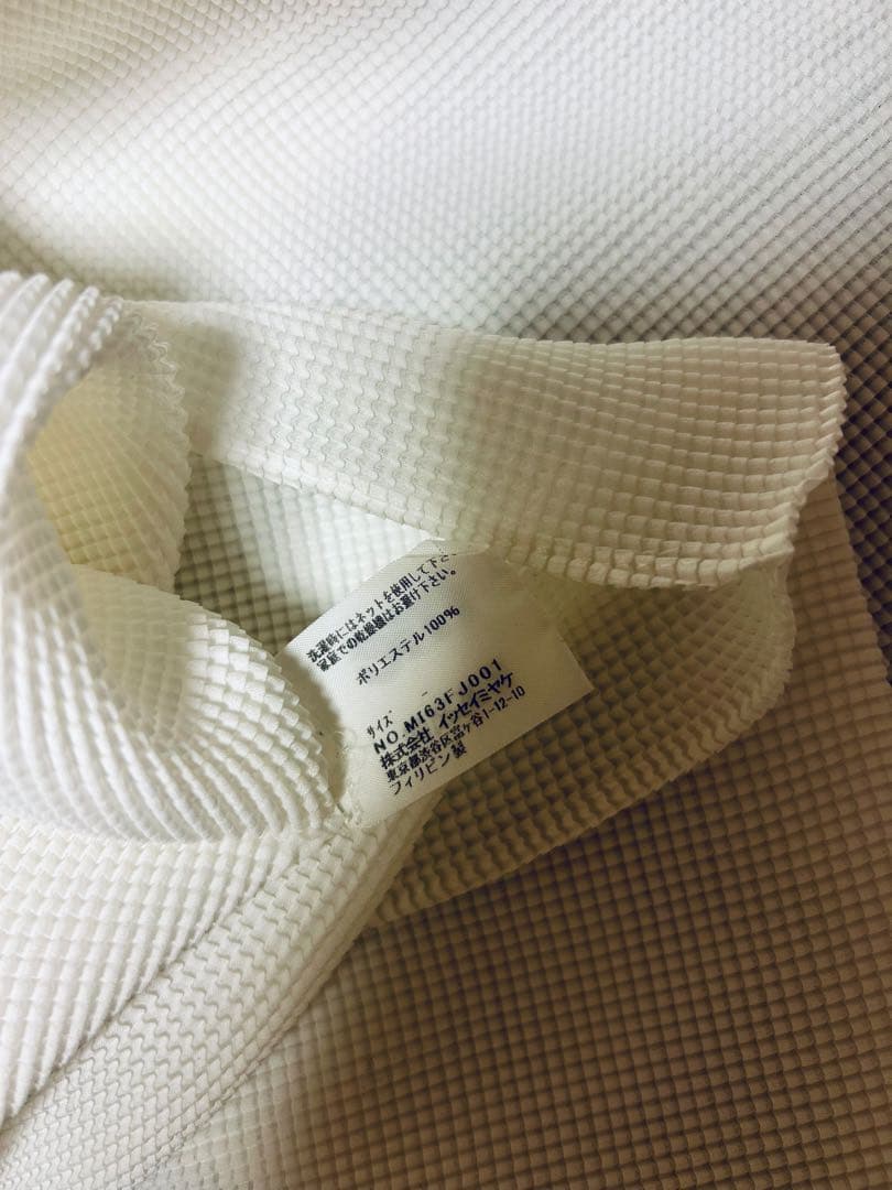 【美品♡】イッセイミヤケ　ミー　プリーツ　白 タートルネック 長袖