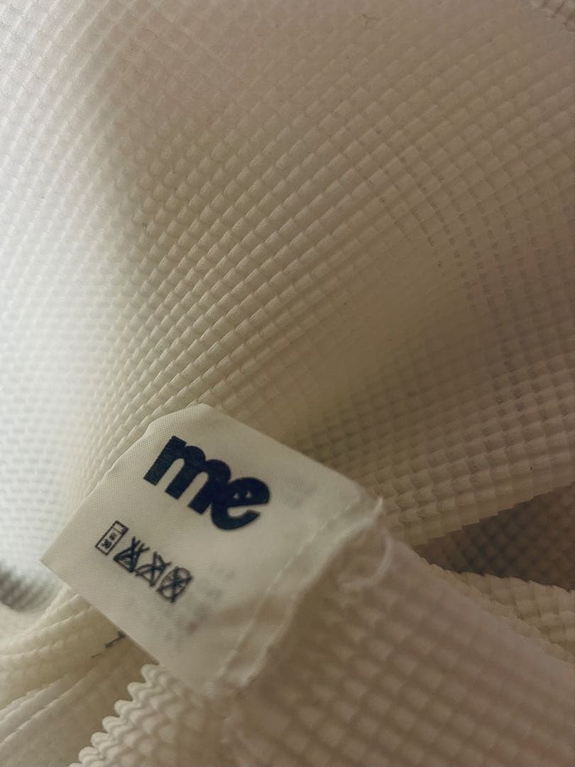 【美品♡】イッセイミヤケ　ミー　プリーツ　白 タートルネック 長袖