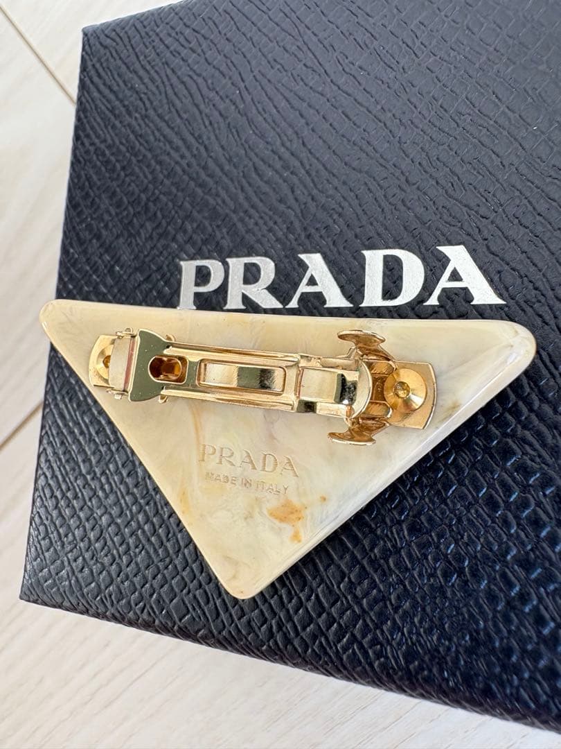 限定価格★プラダ　ヘアクリップ　プレキシガラス　アイボリー　完売色