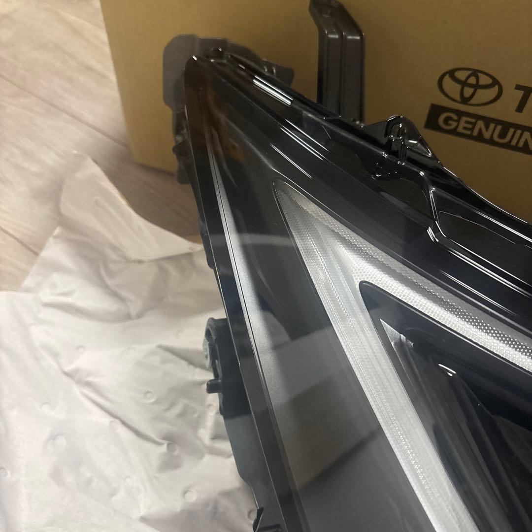 ひらゆうさん専用　60プリウス ヘッドライト右