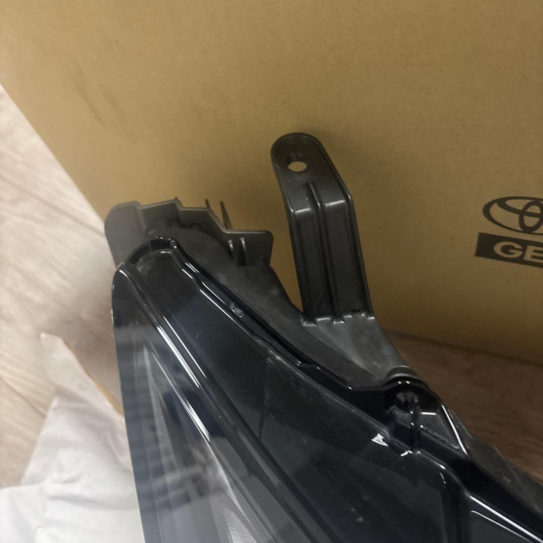 ひらゆうさん専用　60プリウス ヘッドライト右