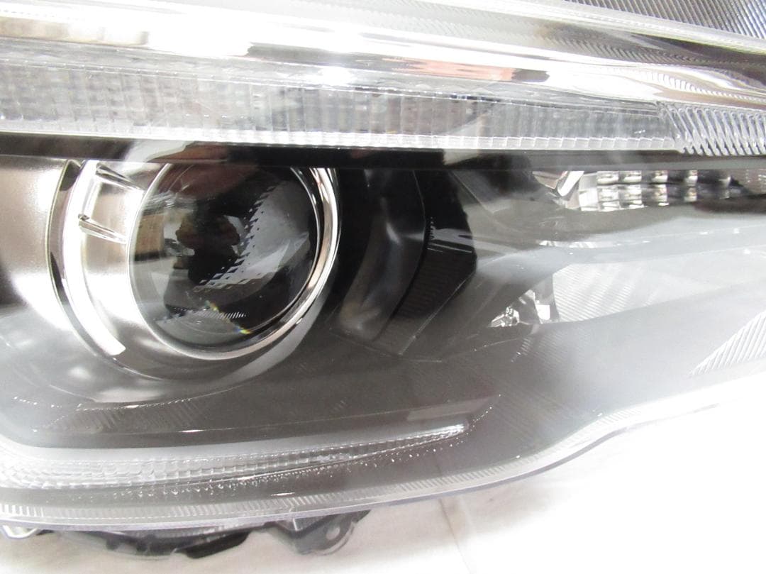 VAB WRX STI VMG VM4 後期 レヴォーグ 右 ヘッドライト