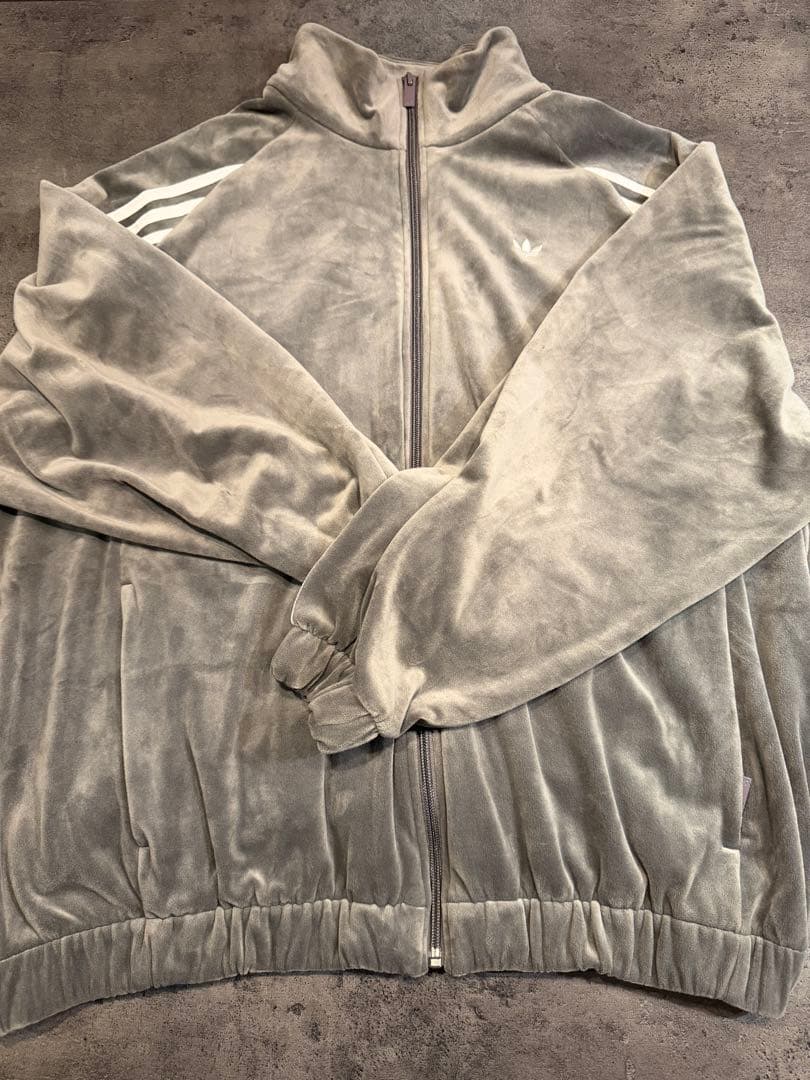adidas セットアップ　ベルベットトラックジャケット、パンツ