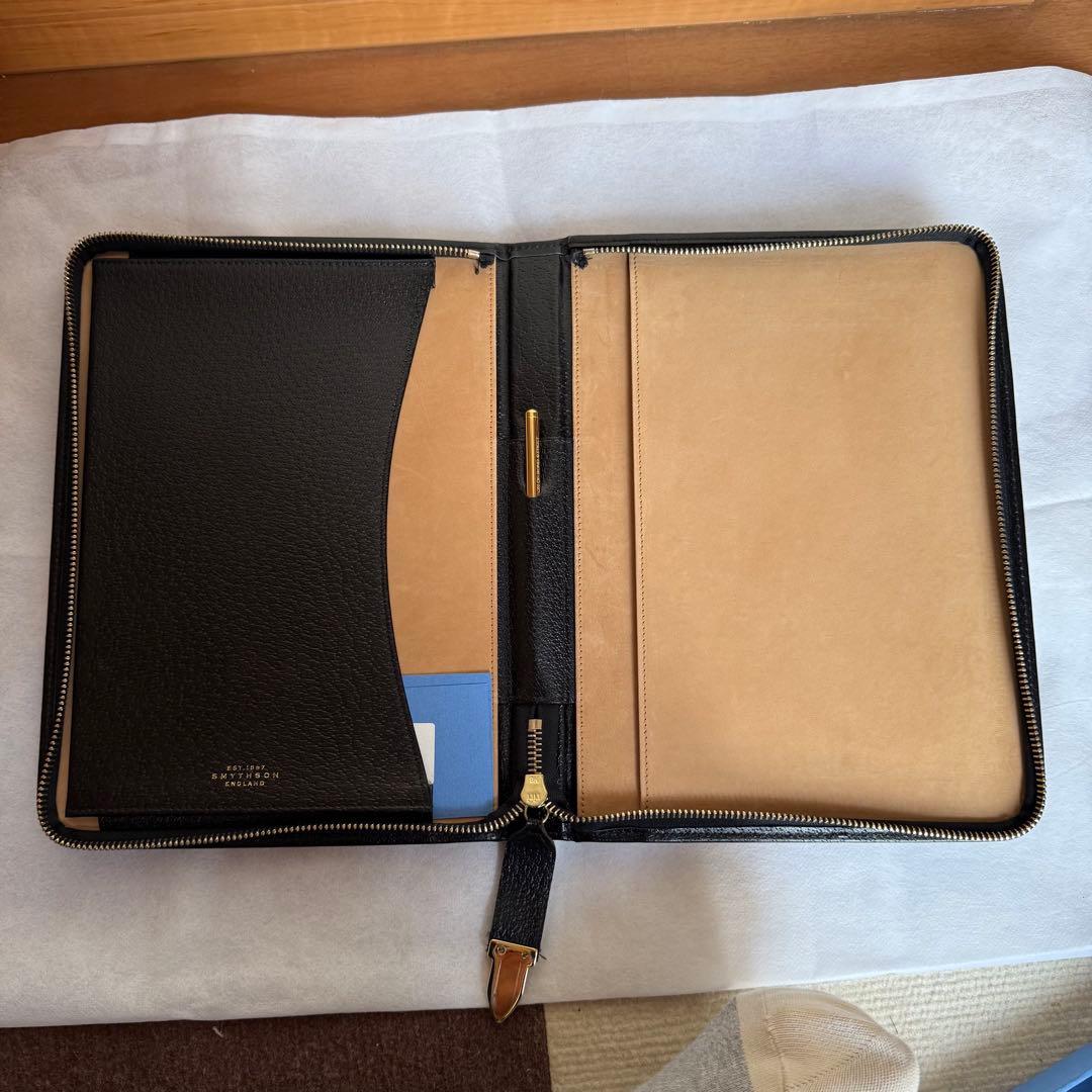 SMYTHSON ブラック レザー ドキュメントフォルダー