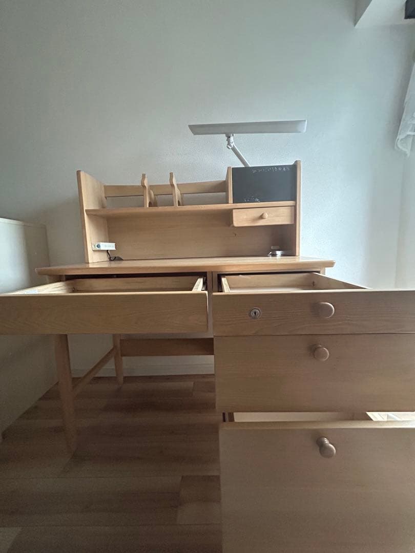 木製ナチュラルデザイン学習机　無垢材　ダーラナホース　北欧デザイン