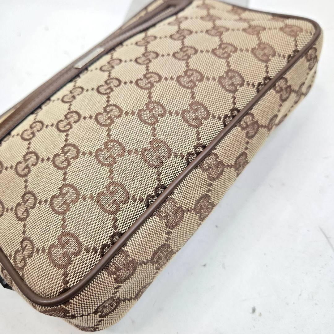 ほぼ未使用 GUCCI クラッチバッグ GG キャンバス レザー