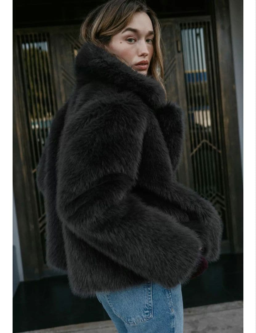 ZARA人気完売リバーシブルショートフェイクファーコート新品タグ付きM