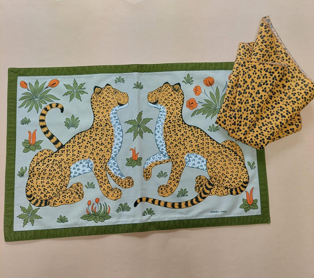 HERMÈS ヒョウ柄 ランチョンマットとナフキンの セット
