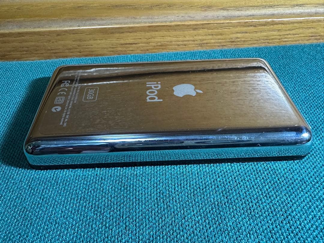 きれいなApple iPod Classic 5.5世代 30GB新品バッテリー