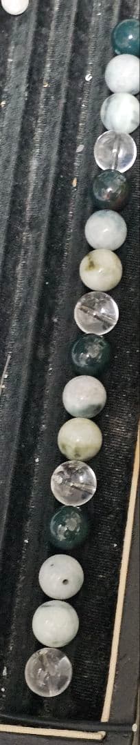 黒平、向山鉱山水晶と出雲瑪瑙碧玉と糸魚川翡翠 １２mmで組み立てました。