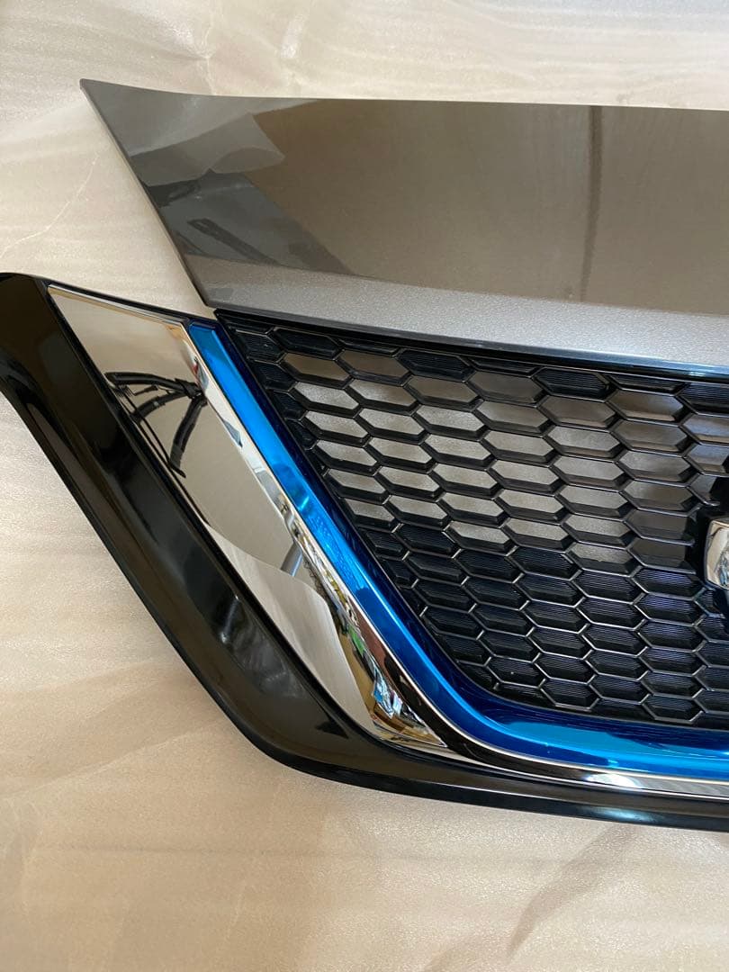 日産E12ノート後期フロントグリル