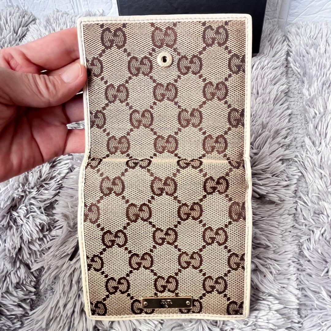 GUCCI 折り財布　GGキャンバス ホワイト　ロゴプレート　メンズ　レディース