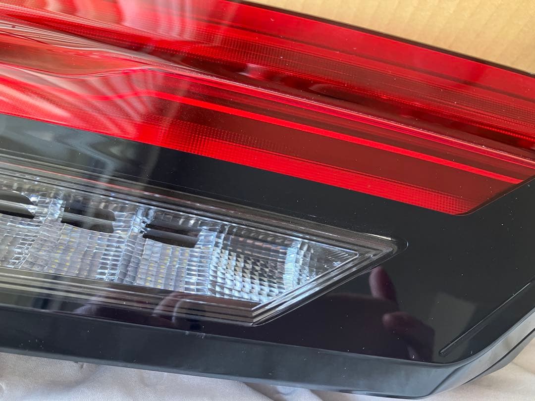 ノートオーラ　リヤコンビネーションランプ 赤 左右セット