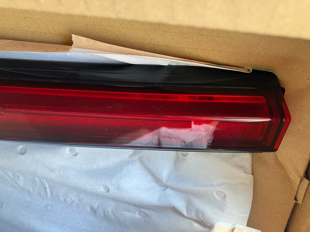 ノートオーラ　リヤコンビネーションランプ 赤 左右セット