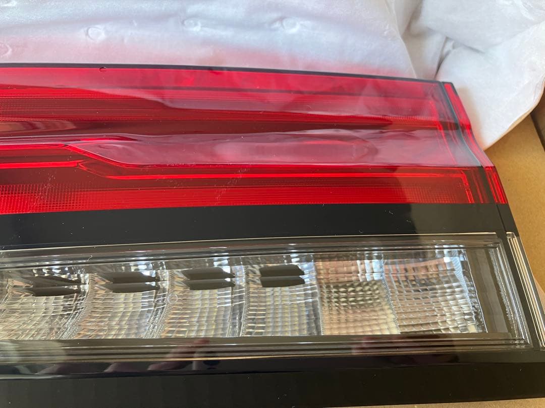 ノートオーラ　リヤコンビネーションランプ 赤 左右セット