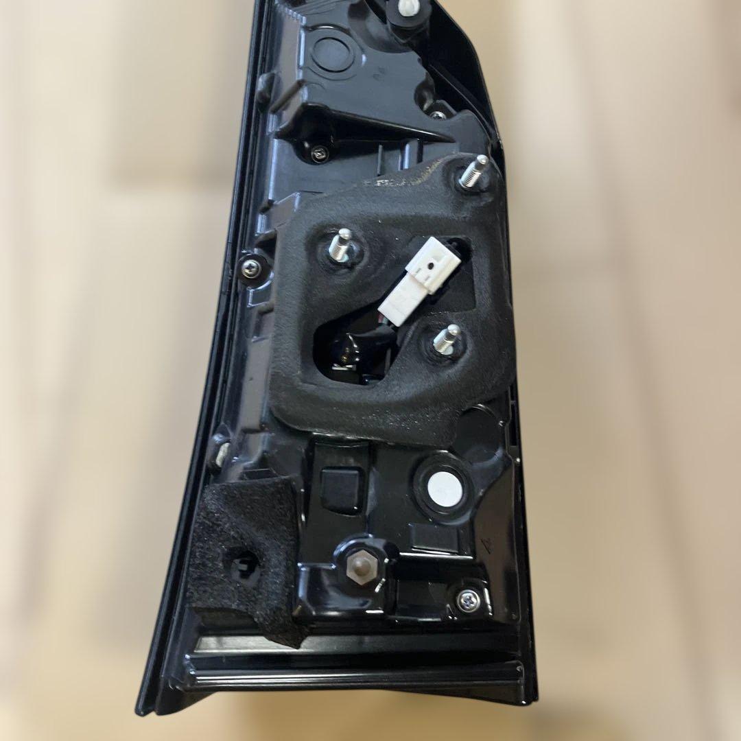 ノートオーラ　リヤコンビネーションランプ 赤 左右セット