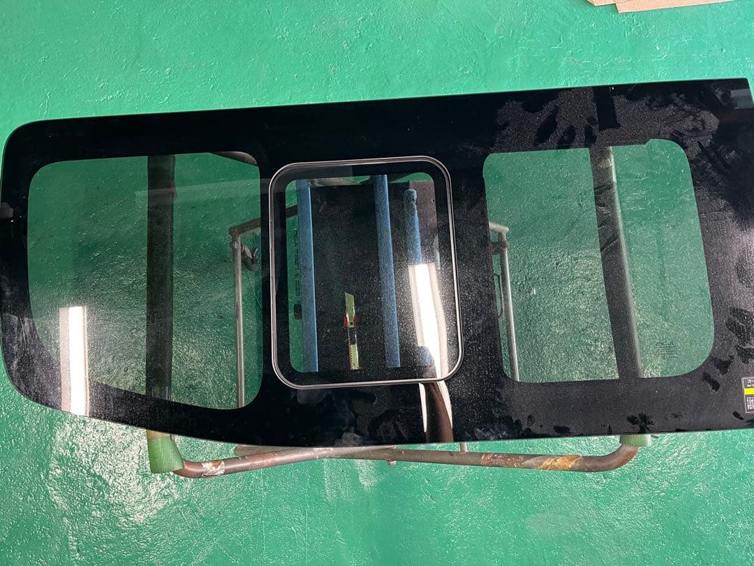 NV350キャラバン　左スライド窓ガラス付き