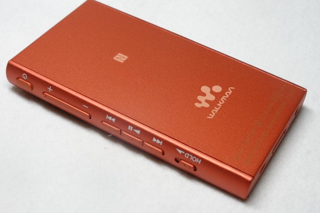 美品 ウォークマンNW-A46 トワイライトレッド　ハイレゾ/ノイキャンイヤホン