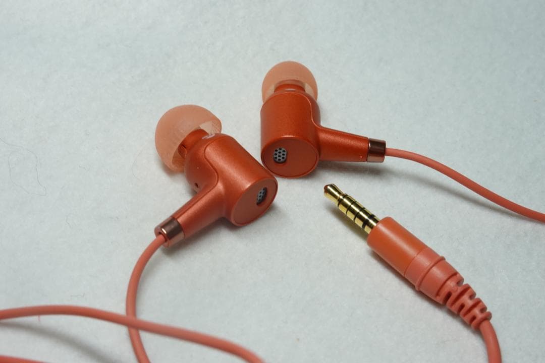 美品 ウォークマンNW-A46 トワイライトレッド　ハイレゾ/ノイキャンイヤホン