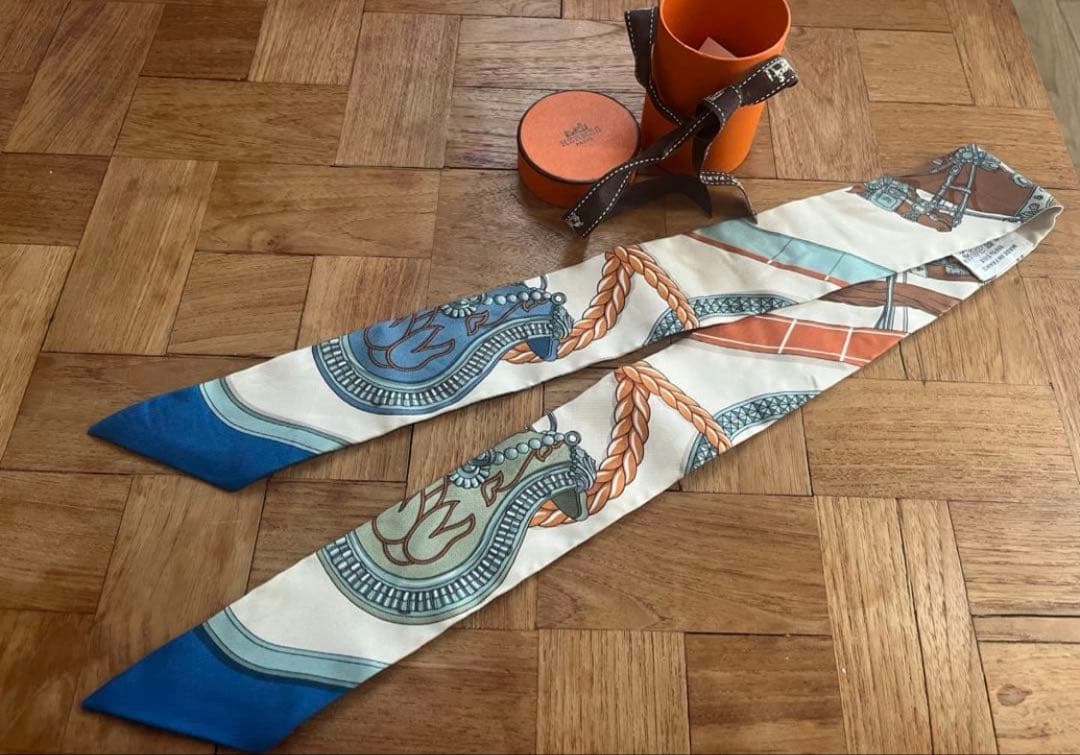 ほぼ新品・未使用　エルメス ツイリー 《グラン・アパラ》 2025春夏