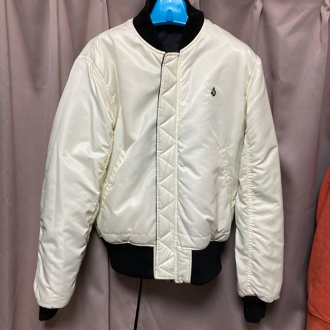 おまけ付き！　バックプリントが最高！　Volcom ブラック MA-1ジャケット