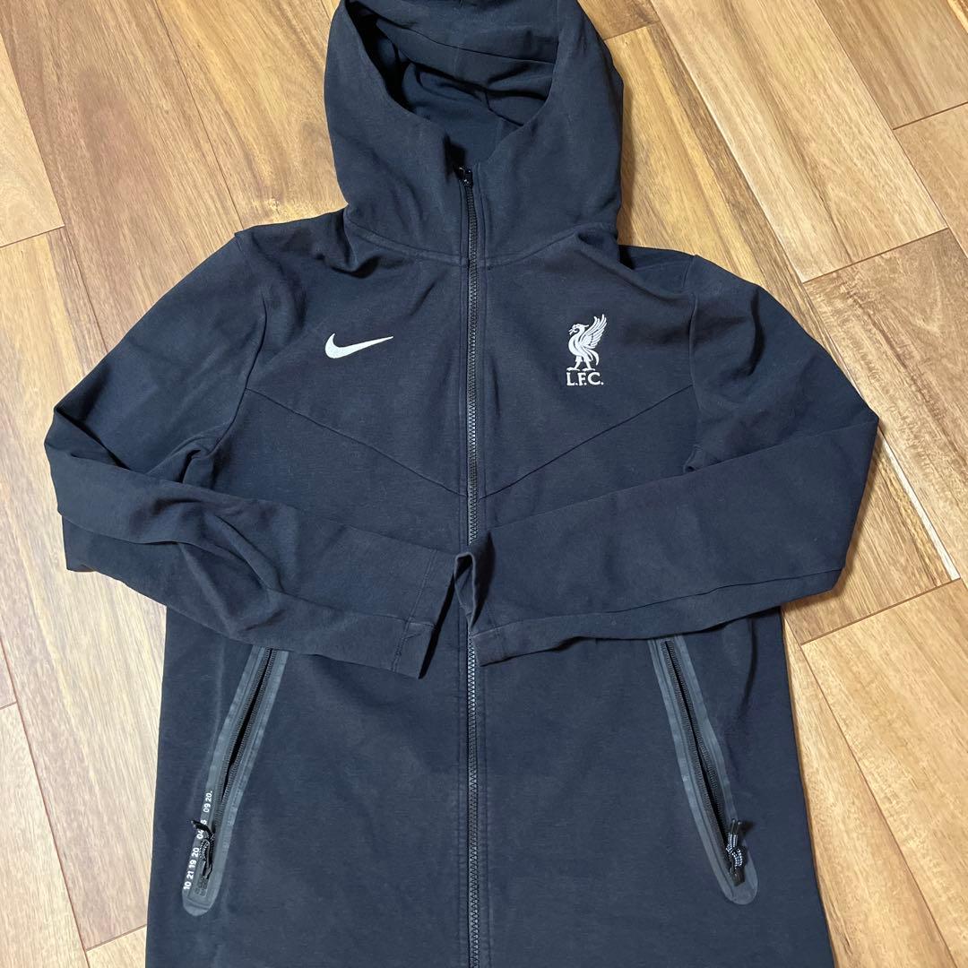 リバプール　ナイキ　パーカー