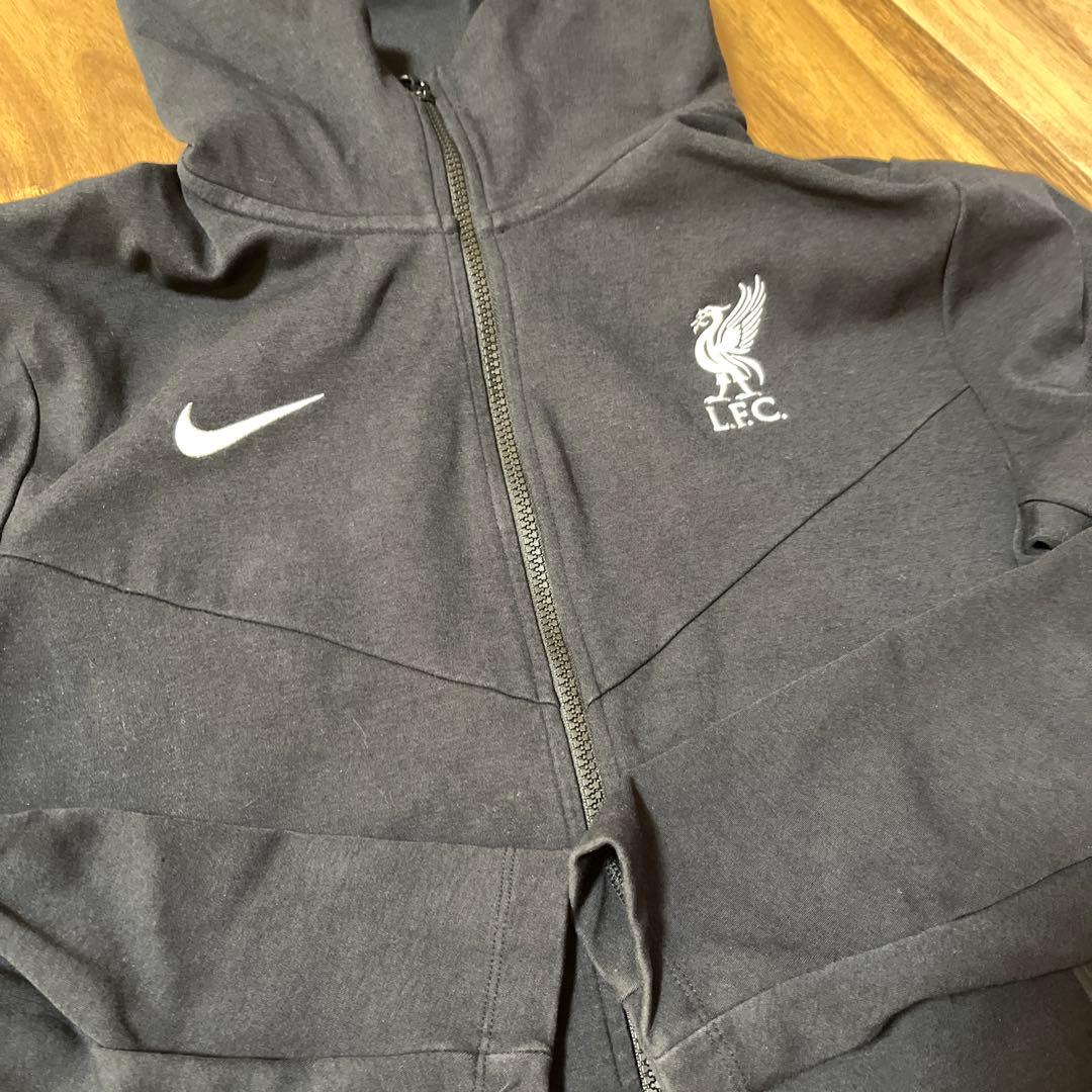 リバプール　ナイキ　パーカー