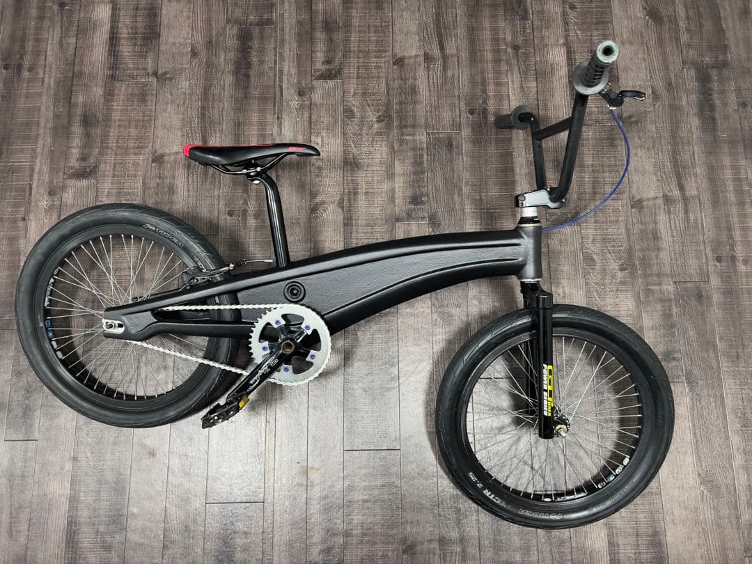 BMXバイク GT ULTRA BOX カーボン 20インチ ブラック