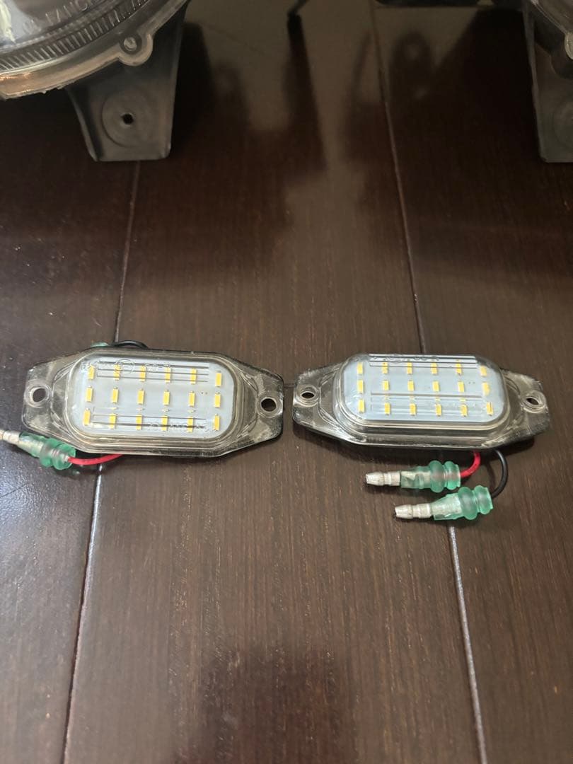 トヨタ FJクルーザー LEDウィンカー・ポジションランプ／正面左側点灯不良あり