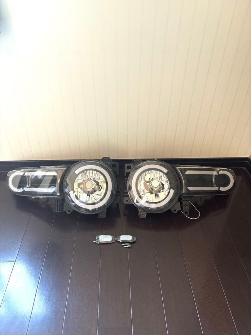 トヨタ FJクルーザー LEDウィンカー・ポジションランプ／正面左側点灯不良あり