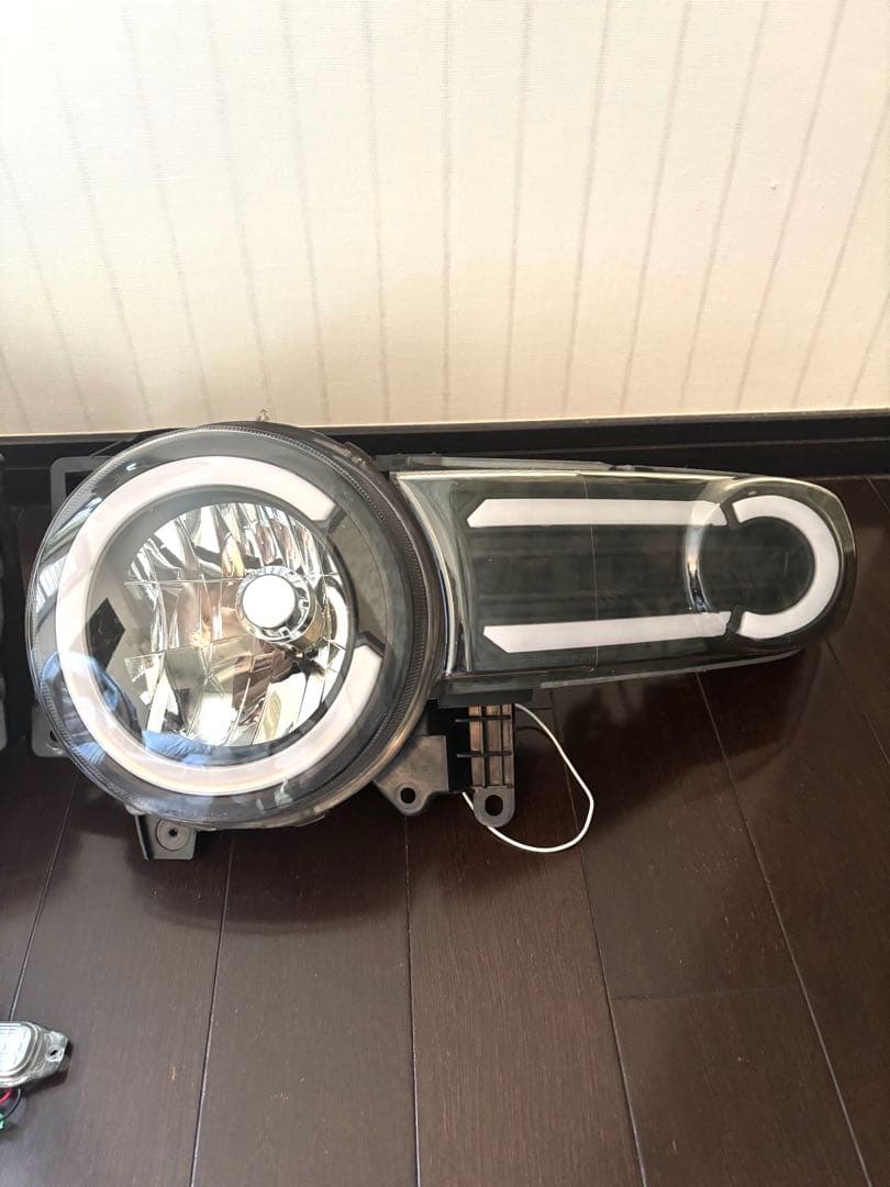 トヨタ FJクルーザー LEDウィンカー・ポジションランプ／正面左側点灯不良あり