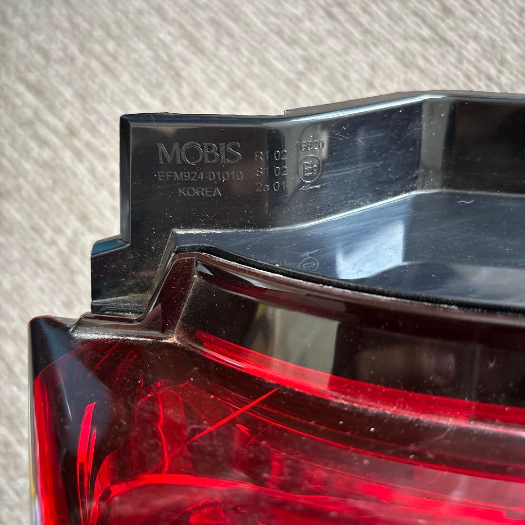 デリカD5テールレンズ 赤 クリア LEDスタイル 左側