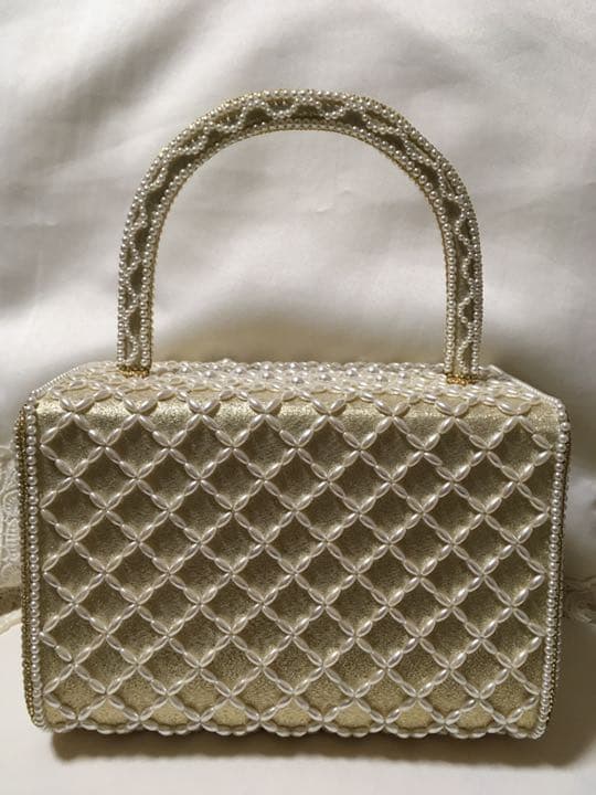 ななこ　他の方はご遠慮下さい　パールビーズとゴールドのパーティバッグ