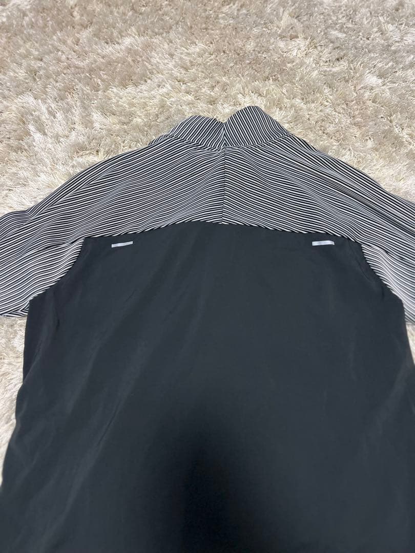 Nike ランニングジャケット 黒/ストライプ