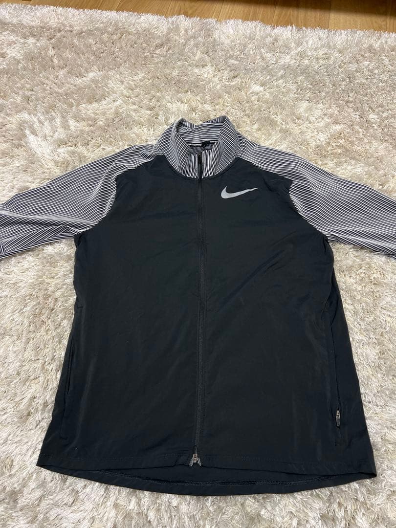 Nike ランニングジャケット 黒/ストライプ