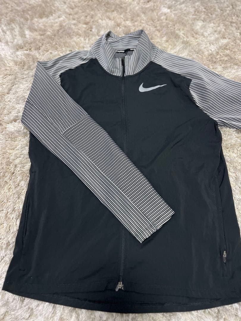 Nike ランニングジャケット 黒/ストライプ