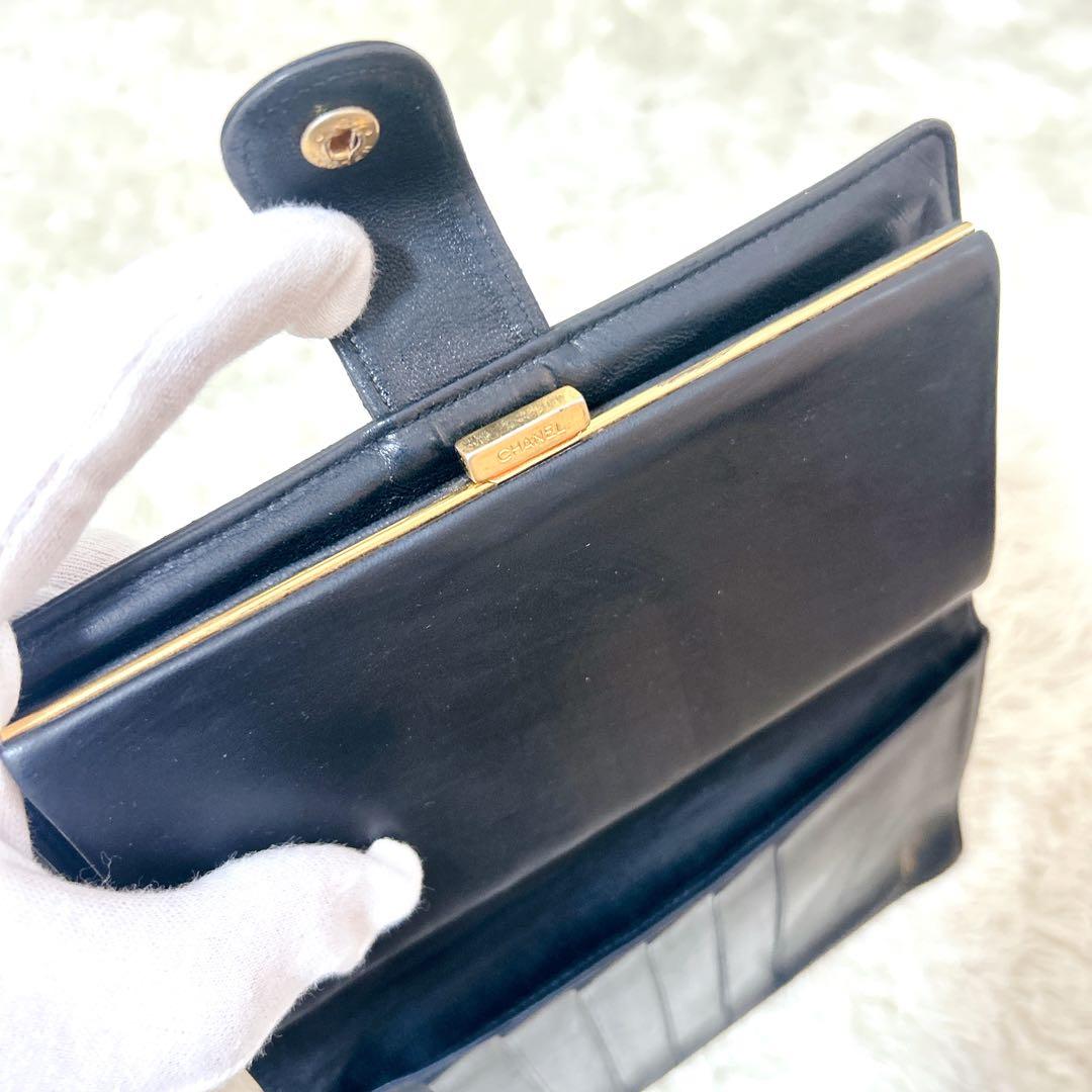 CHANEL ココマーク　ロゴエンボス レザー　長財布　がま口　ゴールド　黒