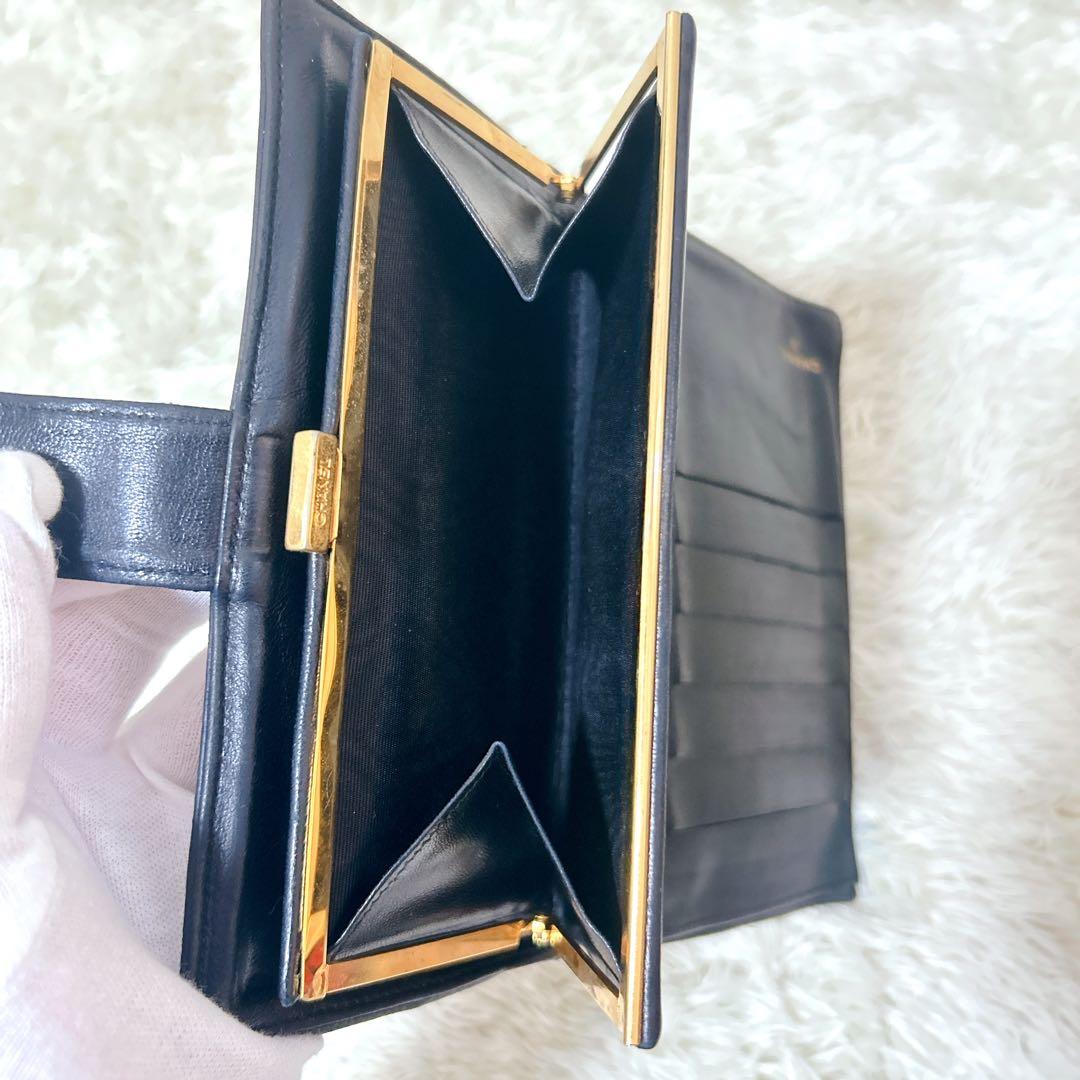 CHANEL ココマーク　ロゴエンボス レザー　長財布　がま口　ゴールド　黒
