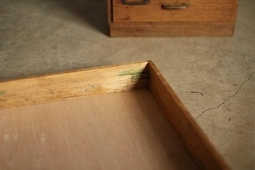 古く味のある楢材の小引き出し4段