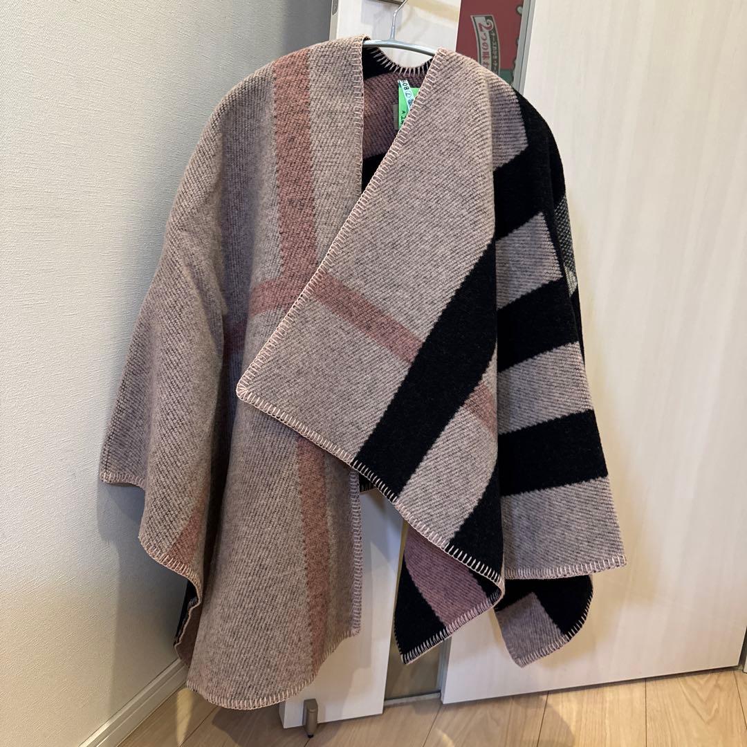 新品同様　BURBERRY バーバリープローサムポンチョ　定番　ポンチョ　ケープ